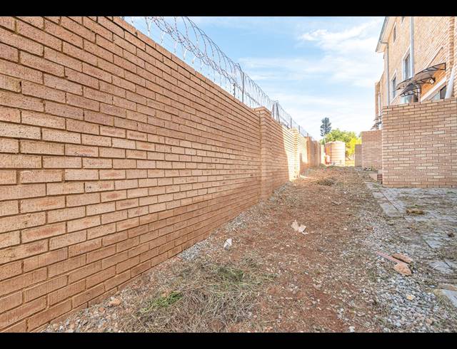 32 BEDROOM HOUSE FOR SALE IN FERNDALE